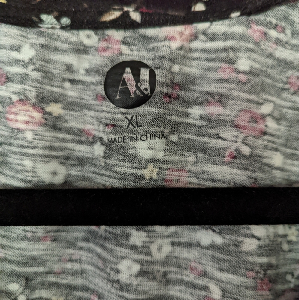 Flower Pattern Tee - Picture 3 of 4